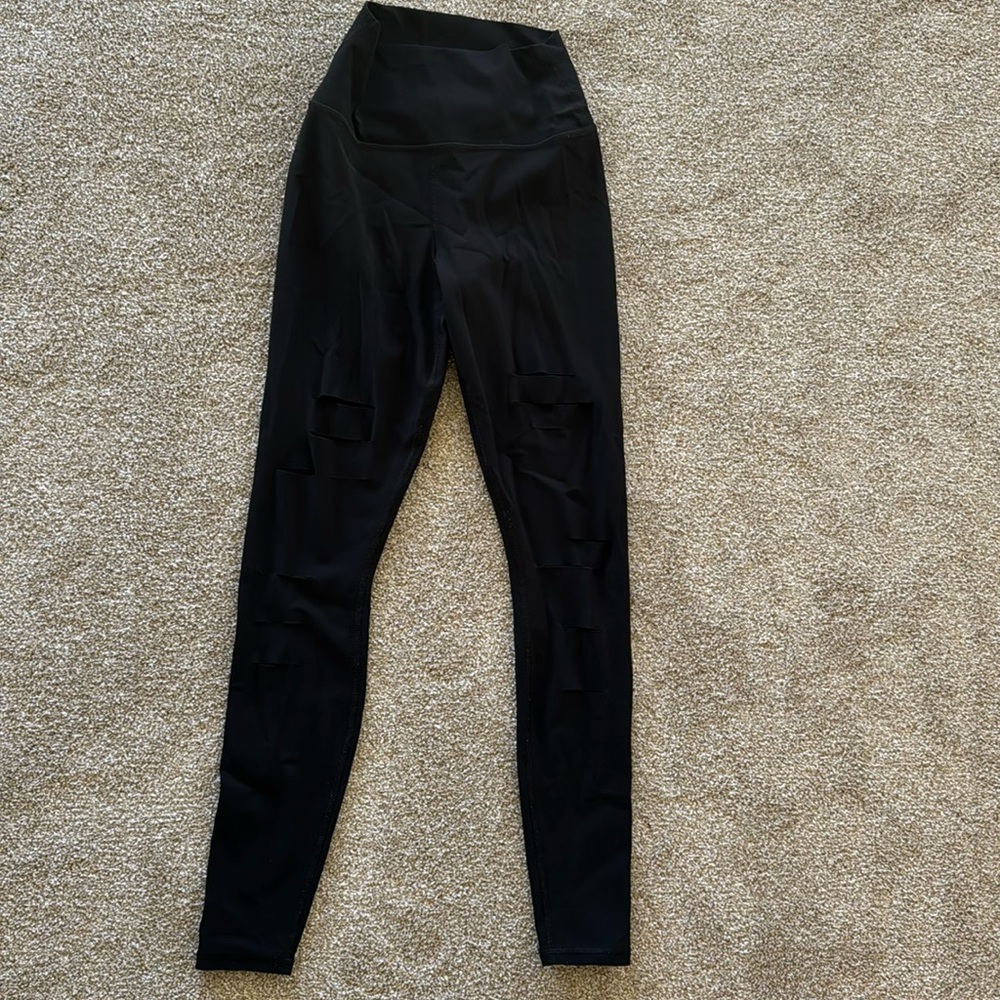 Alo size small ripped warrior leggings